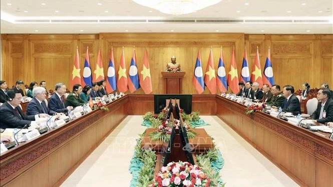 President To Lam holds talks with Party General Secretary and President of Laos Thongloun Sisoulith. President To Lam holds talks with Party General Secretary and President of Laos Thongloun Sisoulith.