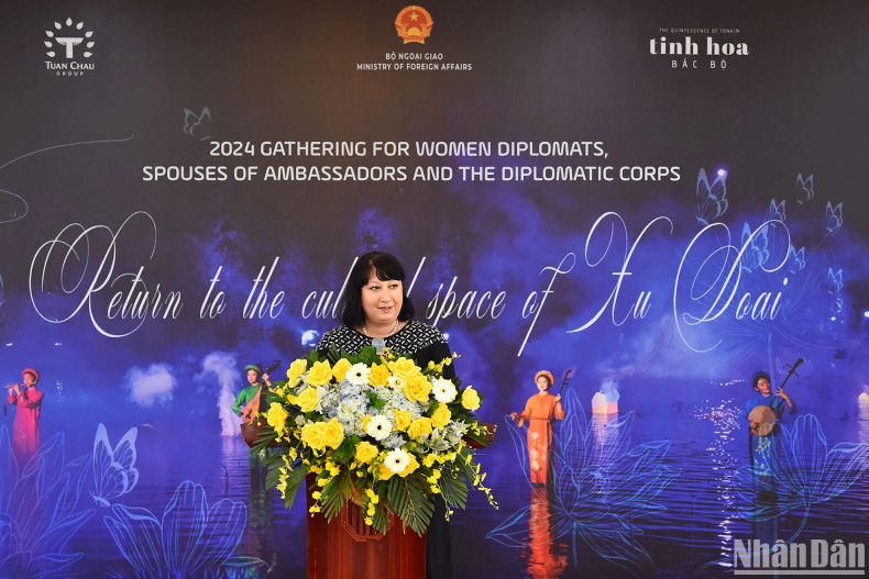 Romanian Ambassador to Vietnam Cristina Romila speaks at the programme. Romanian Ambassador to Vietnam Cristina Romila speaks at the programme.