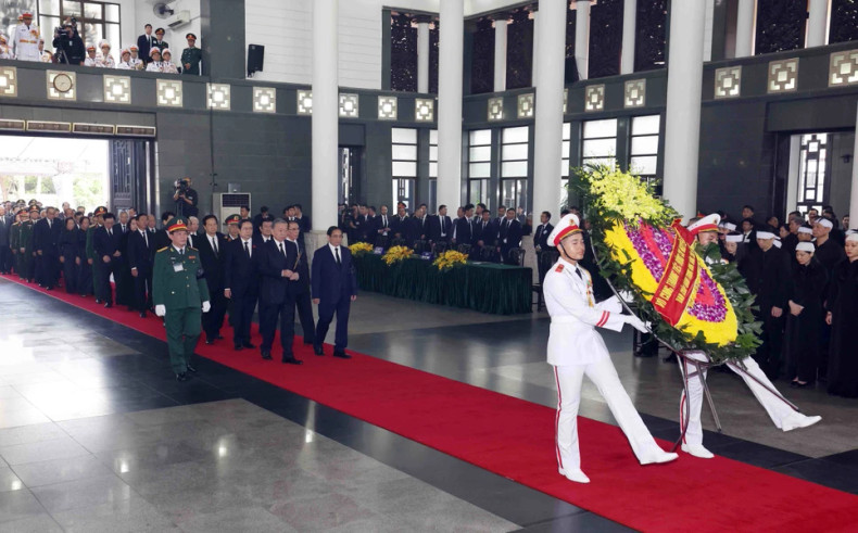 The delegation of the Central Committee of the Communist Party of Vietnam, led by Politburo member and President To Lam pays respects to General Secretary Nguyen Phu Trong. (Photo: VNA) The delegation of the Central Committee of the Communist Party of Vietnam, led by Politburo member and President To Lam pays respects to General Secretary Nguyen Phu Trong. (Photo: VNA)