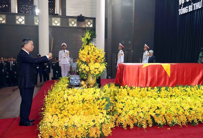 On behalf of the CPV Central Committee delegation, Politburo member and State President To Lam offers incence in commemoration of Party General Secretary Nguyen Phu Trong. (Photo: VNA) On behalf of the CPV Central Committee delegation, Politburo member and State President To Lam offers incence in commemoration of Party General Secretary Nguyen Phu Trong. (Photo: VNA)