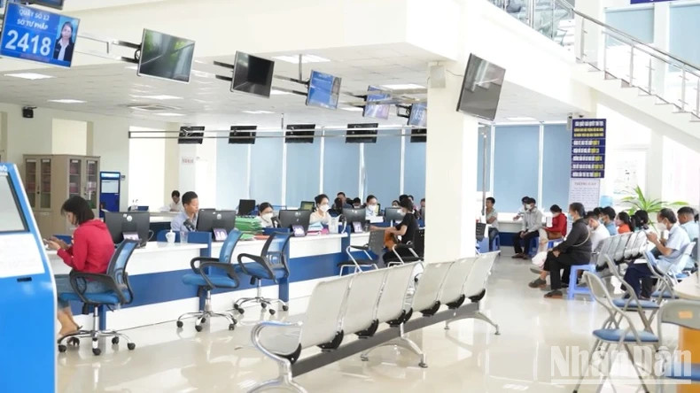 Quang Ngai identifies people and businesses as the centre of digital transformation. Quang Ngai identifies people and businesses as the centre of digital transformation.