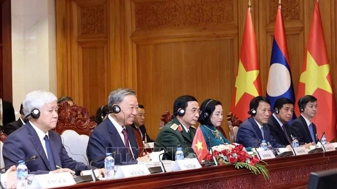 President To Lam and members of the Vietnamese high-ranking delegation at the talks with Party General Secretary and President of Laos Thongloun Sisoulith and the Lao high-ranking delegation. President To Lam and members of the Vietnamese high-ranking delegation at the talks with Party General Secretary and President of Laos Thongloun Sisoulith and the Lao high-ranking delegation.