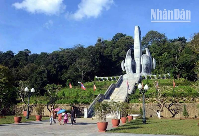 Phieng Sa Village, Chieng On Commune, now Lao Kho Village, Phieng Khoai Commune, Yen Chau District, Son La Province (Vietnam), has become a place that holds many special marks of diplomacy, cooperation, alliance and solidarity that is unique in the world.