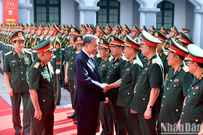[In Pictures] General Secretary and President To Lam works with Defence Ministry's General Department II ảnh 2