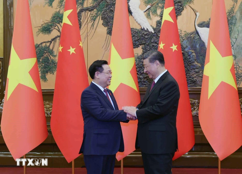 National Assembly Chairman Vuong Dinh Hue and Chinese Party General Secretary and President Xi Jinping.