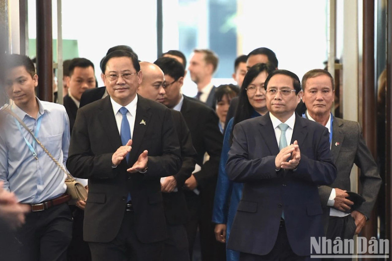 Prime Minister Pham Minh Chinh and Lao Prime Minister Sonexay Siphandone attend the event. Prime Minister Pham Minh Chinh and Lao Prime Minister Sonexay Siphandone attend the event.