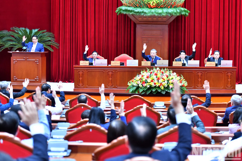 [In Pictures] 13th Party Central Committee’s plenum opens ảnh 4