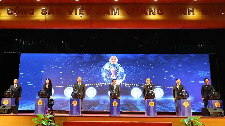 Ceremony to officially activate the operation of the electronic information portal for households and individuals doing business to register, declare, and pay taxes from e-commerce and business on digital platforms.