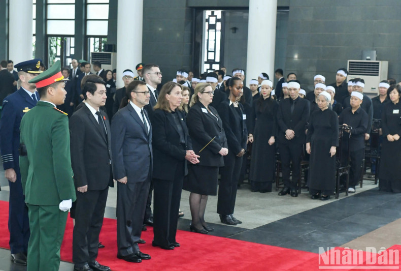 The delegation from Australia.