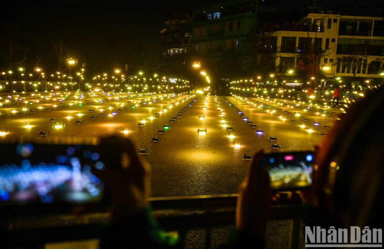 Two-thousand and twenty-four drones symbolise the Year of the Dragon, brightening the entire sky of West Lake.