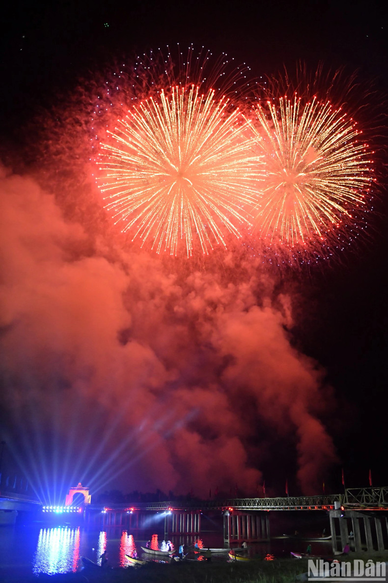 Along with a drone light show, the fireworks show is a highly anticipated performance within the framework of the special art programme opening the Festival for Peace 2024.