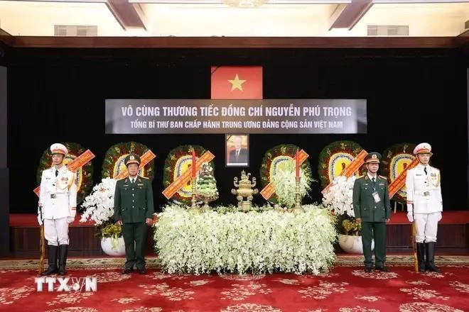 The respect-paying ceremony is also held at the Thong nhat Hall in HCM City. (Photo: VNA) The respect-paying ceremony is also held at the Thong nhat Hall in HCM City. (Photo: VNA)