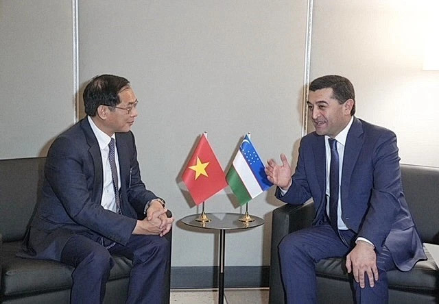 Deputy PM and FM Bui Thanh Son meets with Uzbek FM Bakhtiyor Saidov in New York on September 22. (Photo: VNA) Deputy PM and FM Bui Thanh Son meets with Uzbek FM Bakhtiyor Saidov in New York on September 22. (Photo: VNA)