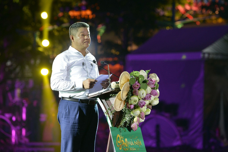 Vice Chairman of the Hanoi People’s Committee Nguyen Manh Quyen delivers the opening speech.