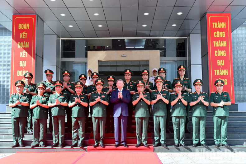 [In Pictures] General Secretary and President To Lam works with Defence Ministry's General Department II ảnh 5