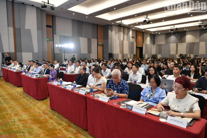 An overview of the ceremony. An overview of the ceremony.