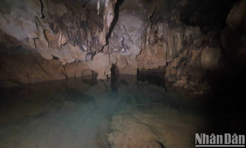 Underground river in Van Tien Cave