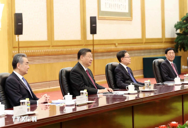 Chinese Party General Secretary and President Xi Jinping and members of the Chinese delegation.
