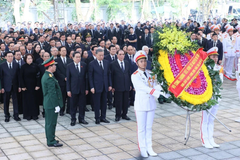 The delegation of the Central Committee of the Communist Party of Vietnam, led by Politburo member and President To Lam prepares to pay respects to General Secretary Nguyen Phu Trong. (Photo: VNA) The delegation of the Central Committee of the Communist Party of Vietnam, led by Politburo member and President To Lam prepares to pay respects to General Secretary Nguyen Phu Trong. (Photo: VNA)
