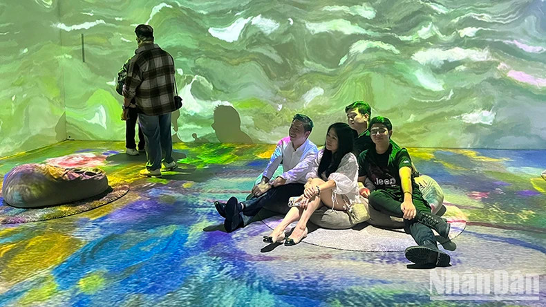 Many young people enjoy new experiences at the exhibition. Many young people enjoy new experiences at the exhibition.