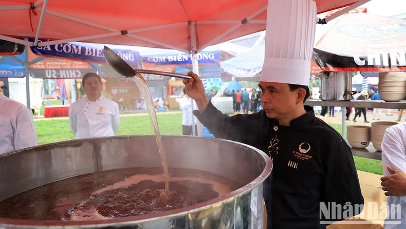 A giant pho pot at the event (Photo: NDO) A giant pho pot at the event (Photo: NDO)
