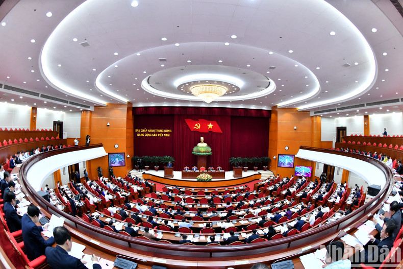 [In Pictures] 13th Party Central Committee’s plenum opens ảnh 5