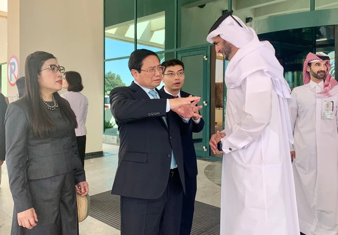 PM Pham Minh Chinh (second from left) visits Ras Laffan industrial city before concluding his official trip to Qatar. (Photo: VNA) PM Pham Minh Chinh (second from left) visits Ras Laffan industrial city before concluding his official trip to Qatar. (Photo: VNA)
