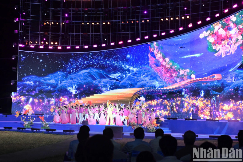 The festival not only aims at promoting good values in life but also contributes to evoking pride among today’s generation to firmly believe in the journey of integration and building a prosperous country, national independence, and territorial integrity.