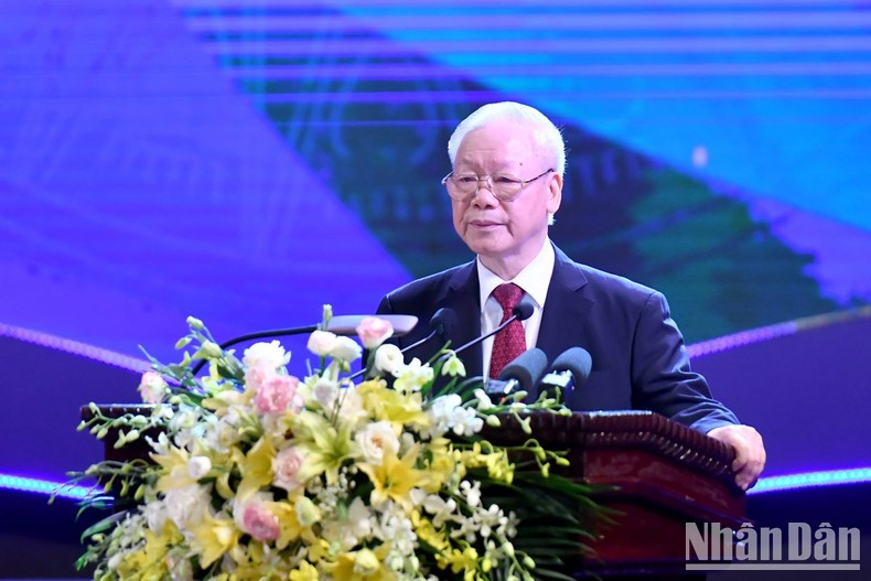 Party General Secretary Nguyen Phu Trong delivers a speech at the ceremony.
