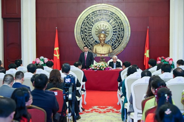 PM Pham Minh Chinh speaks at the meeting with the Vietnamese community in China. (Photo: Nhat Bac)