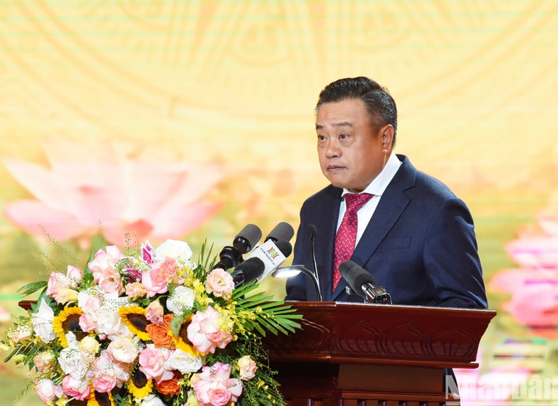 Chairman of the Hanoi People’s Committee Tran Sy Thanh speaks at the conference.