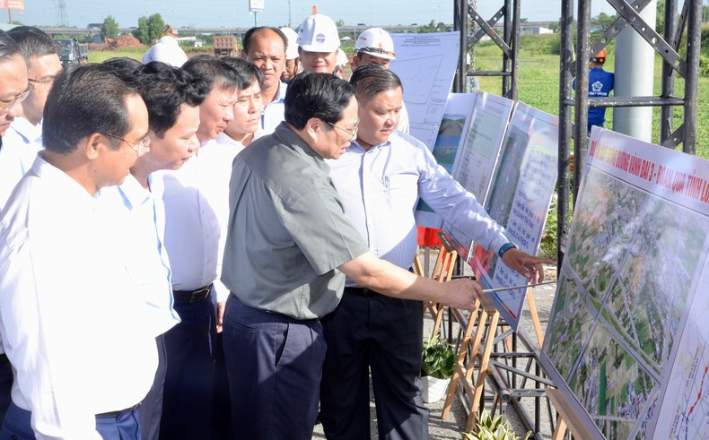 PM Chinh makes a field trip to the construction site of Ho Chi Minh City's Ring Road No.3 project. PM Chinh makes a field trip to the construction site of Ho Chi Minh City's Ring Road No.3 project.