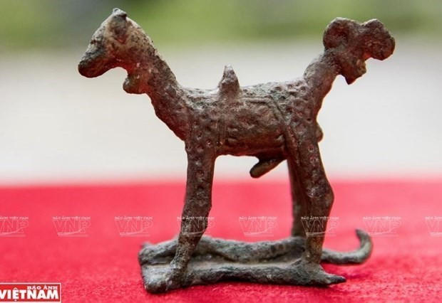 3,000-year-old Doc Chua animal figure is found in Binh Duong’s Tan Uyen town in 1977 and recognised as a national treasure in 2013. (Photo: Vietnam Pictorial) 3,000-year-old Doc Chua animal figure is found in Binh Duong’s Tan Uyen town in 1977 and recognised as a national treasure in 2013. (Photo: Vietnam Pictorial)