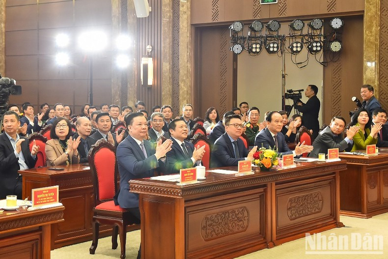 The delegates attend the awards ceremony.