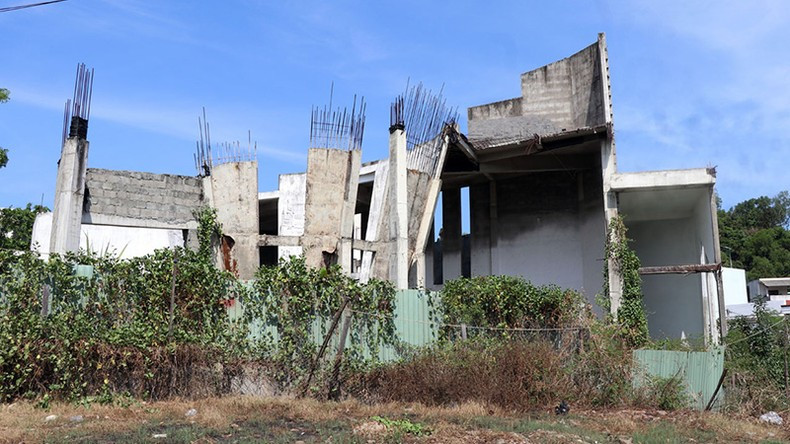 The project of the Souvenir House of Lawyer Nguyen Huu Tho have been behind schedule. The project of the Souvenir House of Lawyer Nguyen Huu Tho have been behind schedule.