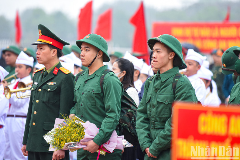 In 2023, Nam Tu Liem district had 66 citizens enlist, including 50 young men joining the army for their military service, while 16 participated in the people's police force. In 2023, Nam Tu Liem district had 66 citizens enlist, including 50 young men joining the army for their military service, while 16 participated in the people's police force.