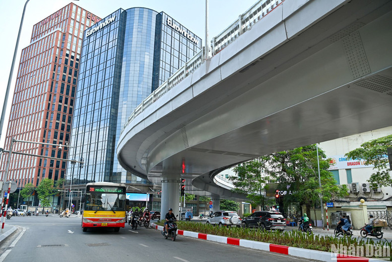 On June 30, 2023, the C-shaped overpass connecting Chua Boc – Pham Ngoc Thach Street (Dong Da district) officially opened to traffic. The bridge is more than 300 m long, and 9 m wide, with an investment of 150 billion VND, sourced from Hanoi's budget. On June 30, 2023, the C-shaped overpass connecting Chua Boc – Pham Ngoc Thach Street (Dong Da district) officially opened to traffic. The bridge is more than 300 m long, and 9 m wide, with an investment of 150 billion VND, sourced from Hanoi's budget.