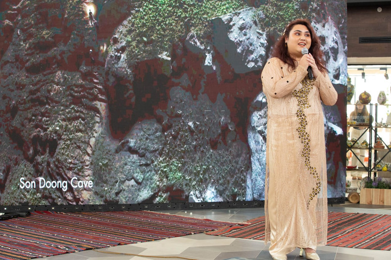 Azerbaijani-Vietnamese singer Sevinch Orujova Azerbaijani-Vietnamese singer Sevinch Orujova