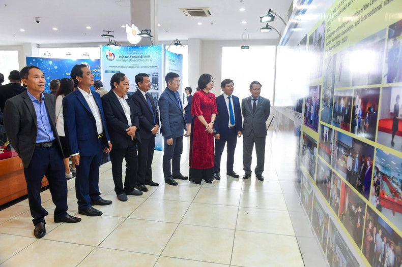 Representatives of domestic and foreign press agencies visit the exhibition. Representatives of domestic and foreign press agencies visit the exhibition.