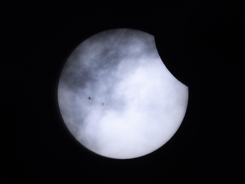 It is known that in this eclipse in Vietnam, only a few provinces and cities in the southern region can be observed with a relatively low coverage rate. (Photo: Le Anh Hoang - Binh Duong) It is known that in this eclipse in Vietnam, only a few provinces and cities in the southern region can be observed with a relatively low coverage rate. (Photo: Le Anh Hoang - Binh Duong)