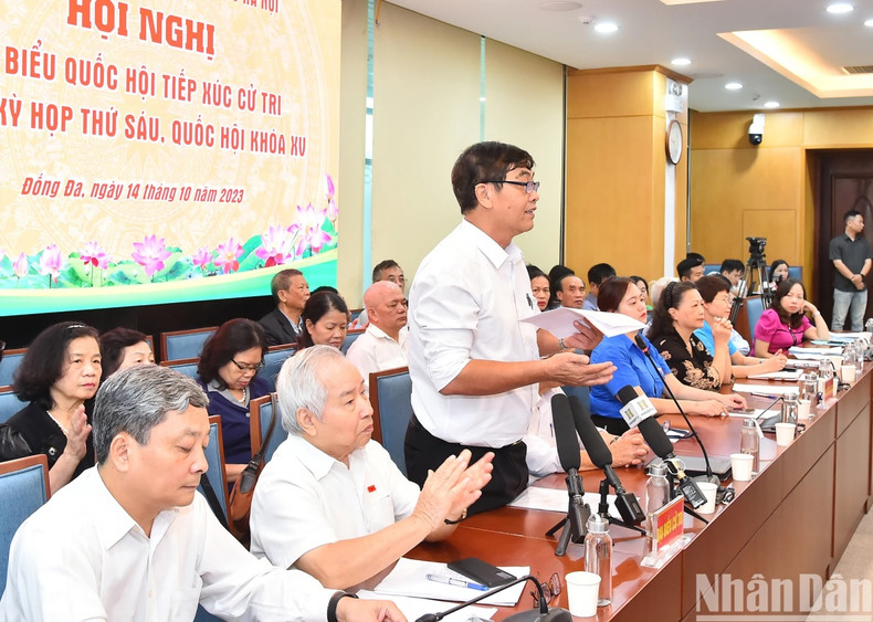 At the meeting, voters presented and mentioned many hot issues of recent social concern to National Assembly delegates. At the meeting, voters presented and mentioned many hot issues of recent social concern to National Assembly delegates.