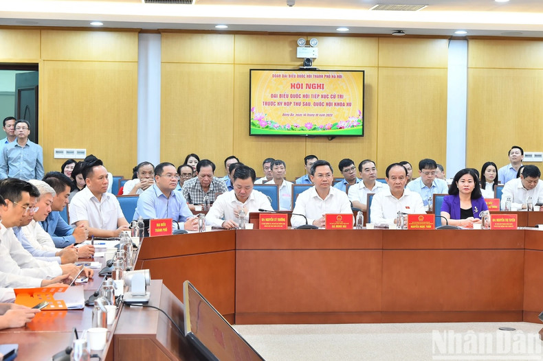Representatives of Hanoi authorities attended the meeting. Representatives of Hanoi authorities attended the meeting.