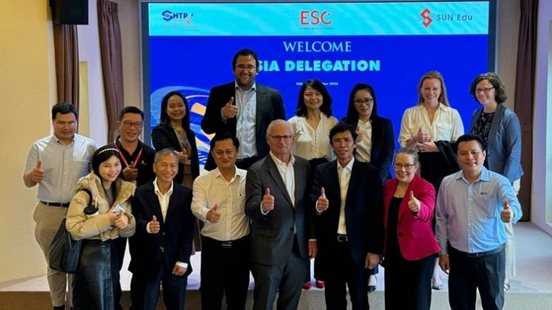 The delegates pose for a souvenir photo.