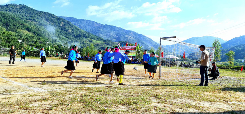 The women’s soccer tournament is held annually in Binh Lieu District, attracting the participation of a large number of people and tourists.
