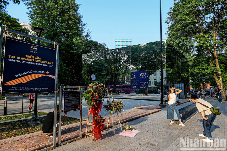 The exhibition is scheduled to open to the public until June 4, promising to be an attraction for tourists to visit in the near future.