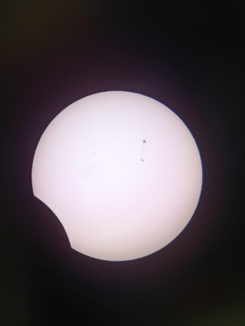 A hybrid eclipse is a type of partial solar eclipse, but with a special combination of the two phenomena of total solar eclipse and annular solar eclipse. (Photo: HAAC) A hybrid eclipse is a type of partial solar eclipse, but with a special combination of the two phenomena of total solar eclipse and annular solar eclipse. (Photo: HAAC)