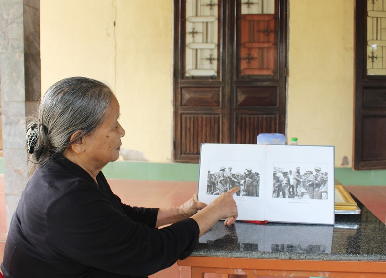 Hoang Thi Cham is proud of the moment when she shook hands with Cuban leader Fidel Castro. (Photo: Lam Quang Huy) Hoang Thi Cham is proud of the moment when she shook hands with Cuban leader Fidel Castro. (Photo: Lam Quang Huy)