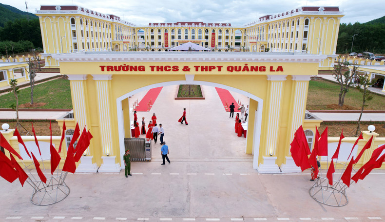 Quang La Secondary & High School in Ha Long City has been newly built, contributing to improving the quality of teaching and learning. Quang La Secondary & High School in Ha Long City has been newly built, contributing to improving the quality of teaching and learning.