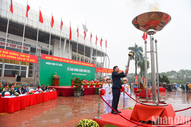 The traditional torch is lit, symbolising the spirit and will of completing all assigned tasks. The traditional torch is lit, symbolising the spirit and will of completing all assigned tasks.