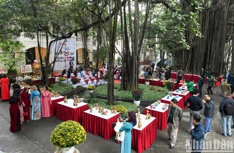 An overview of the exhibition.